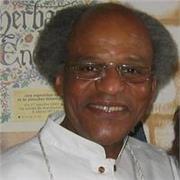 • Illo Humphrey, parfaitement trilingue (français | anglais | allemand), est Médiéviste-Musicologue et Baryton-Concertiste •